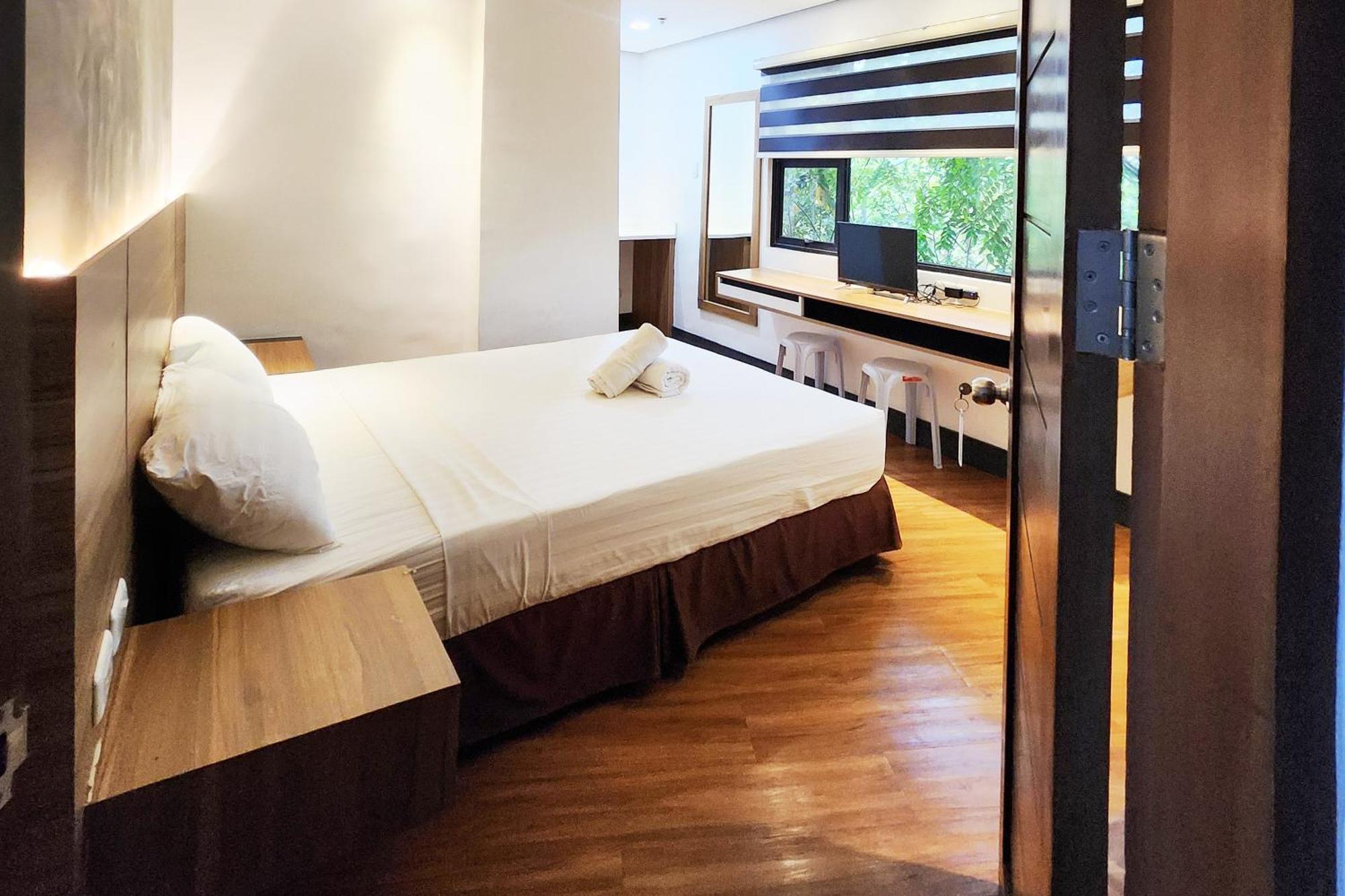 Boulevard Pension Hotel Cebu Bagian luar foto