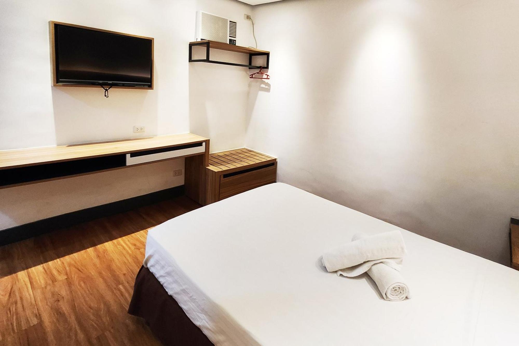 Boulevard Pension Hotel Cebu Bagian luar foto