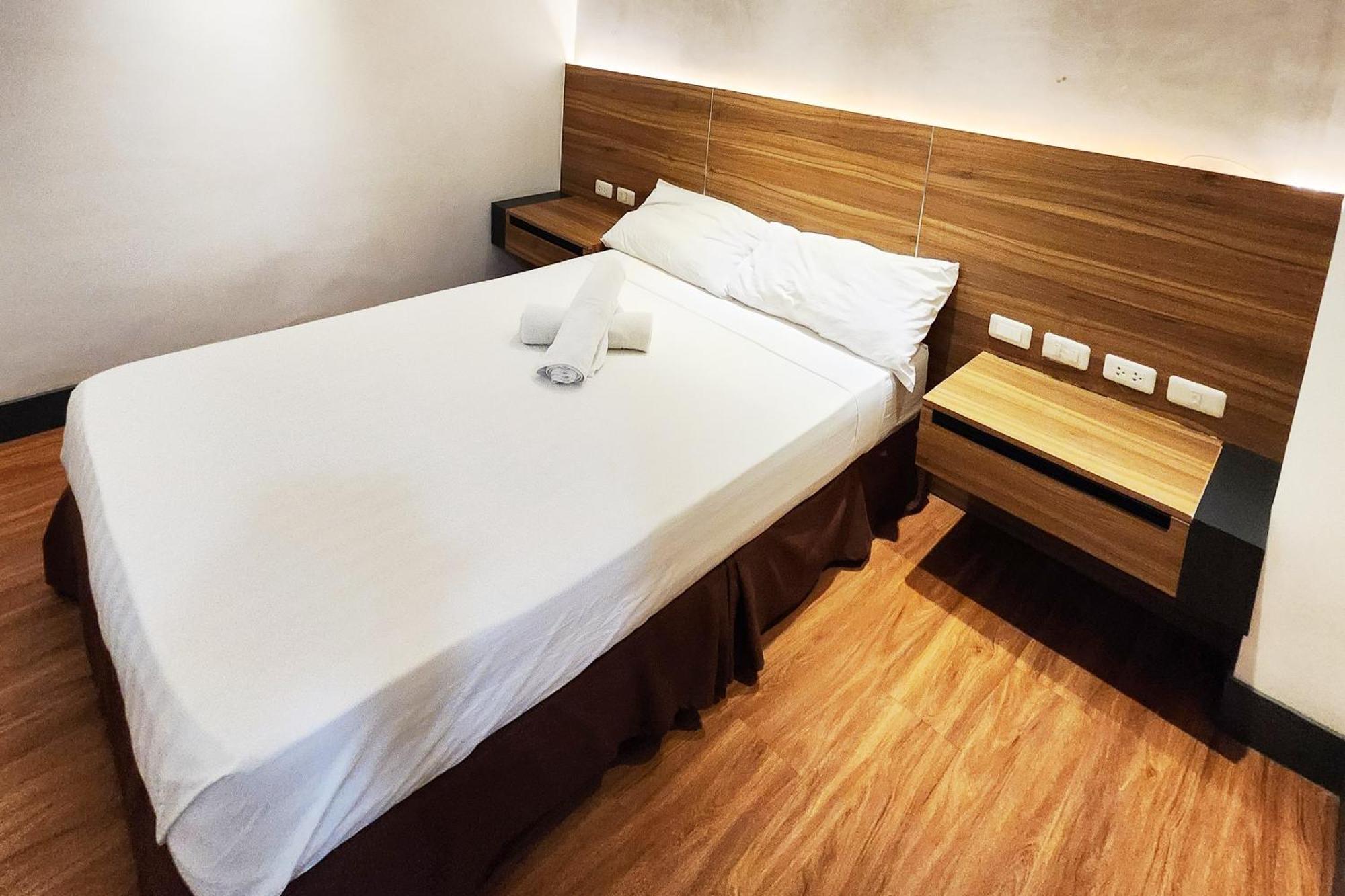Boulevard Pension Hotel Cebu Bagian luar foto