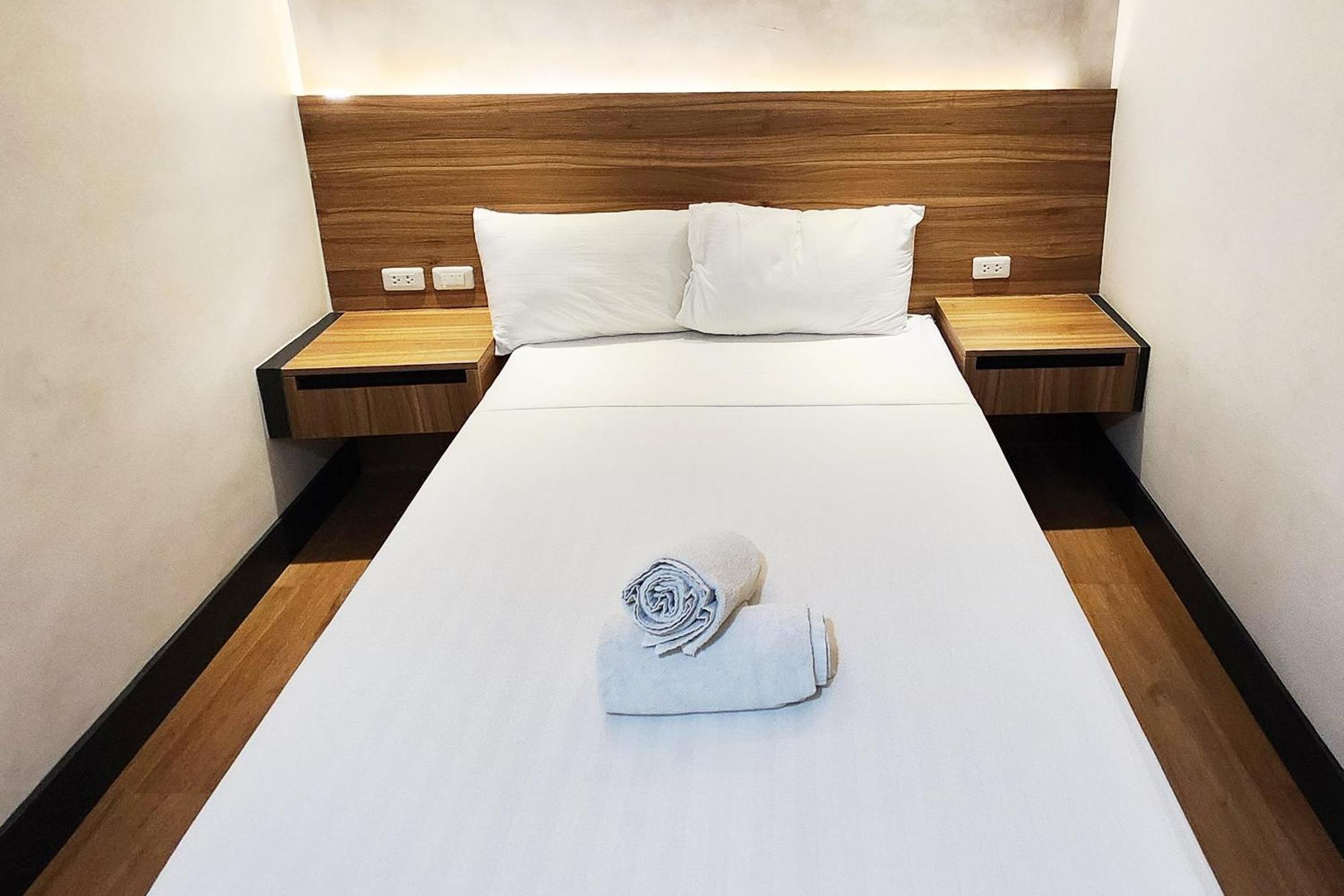 Boulevard Pension Hotel Cebu Bagian luar foto