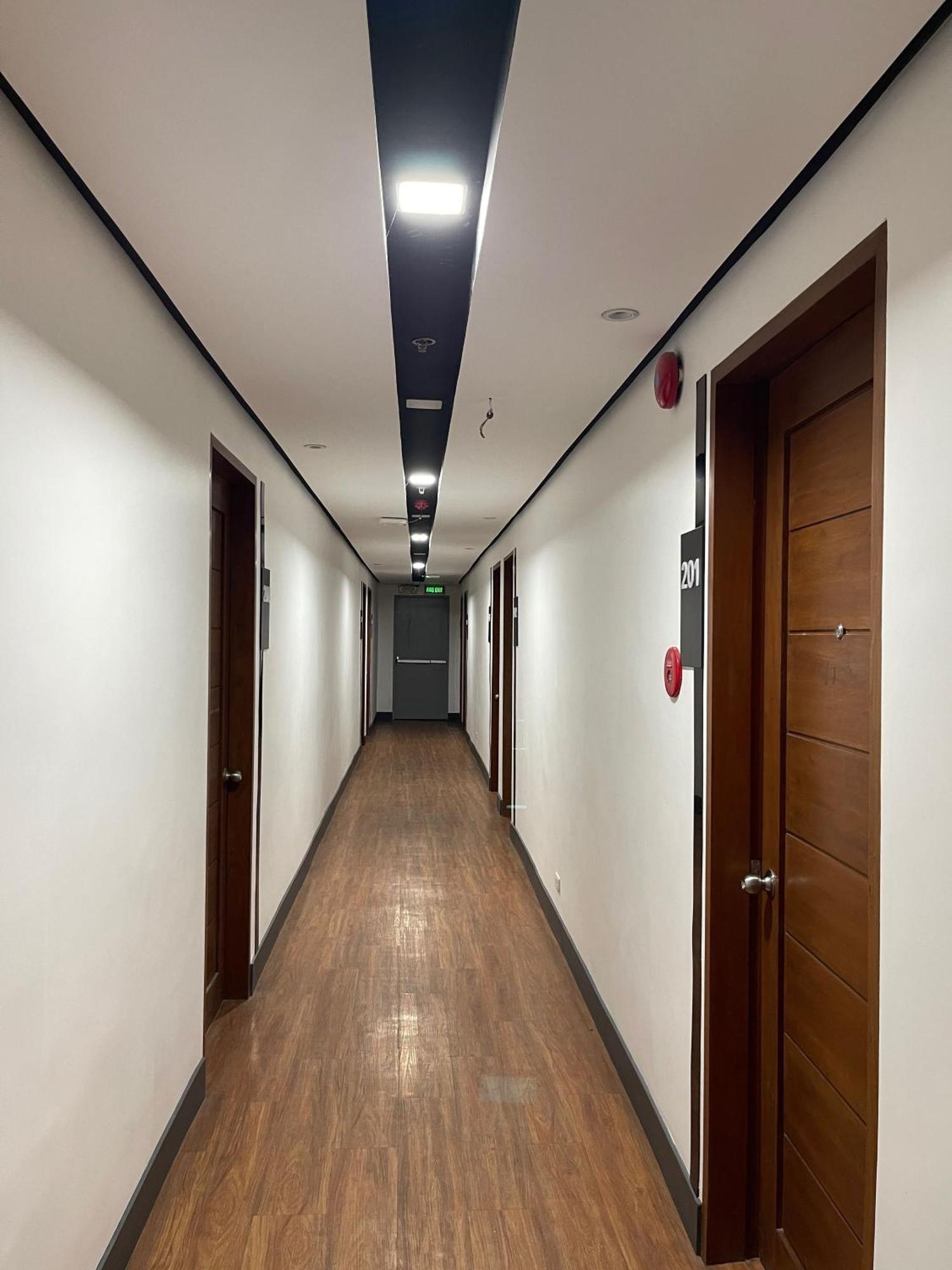 Boulevard Pension Hotel Cebu Bagian luar foto
