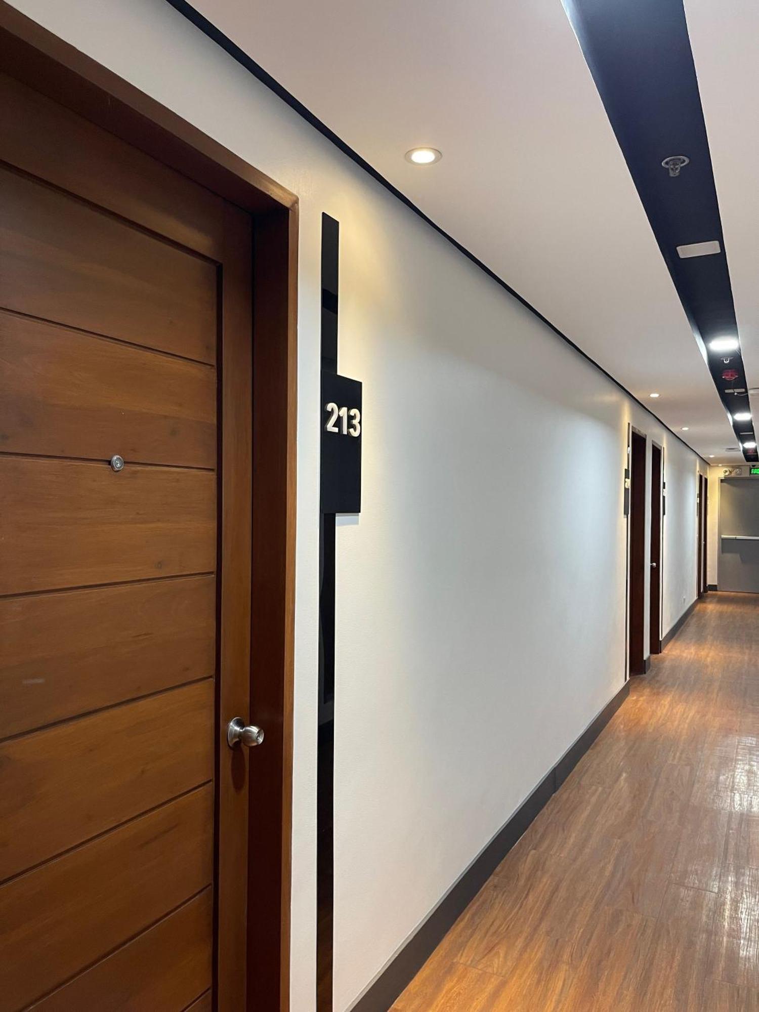 Boulevard Pension Hotel Cebu Bagian luar foto