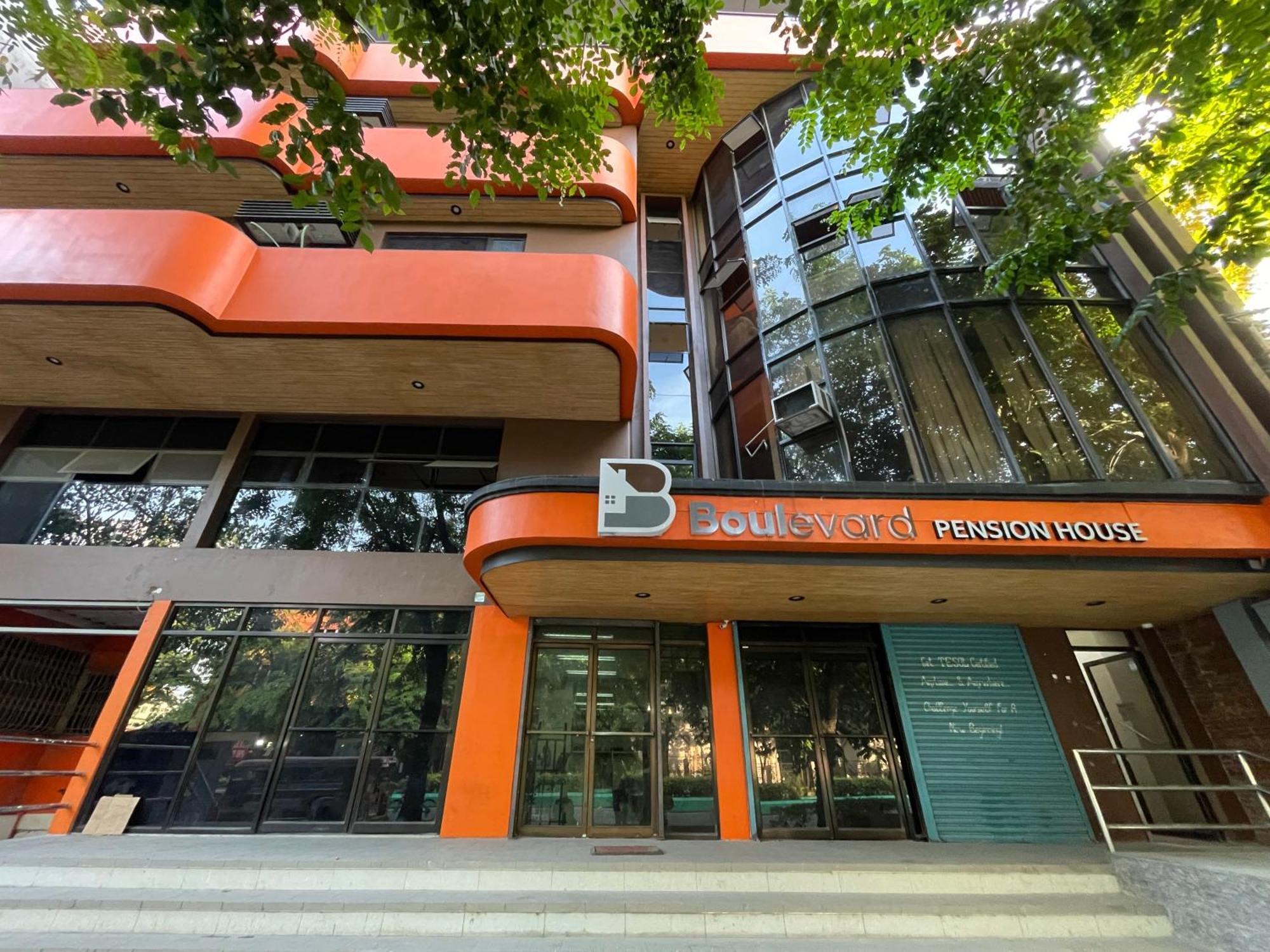 Boulevard Pension Hotel Cebu Bagian luar foto